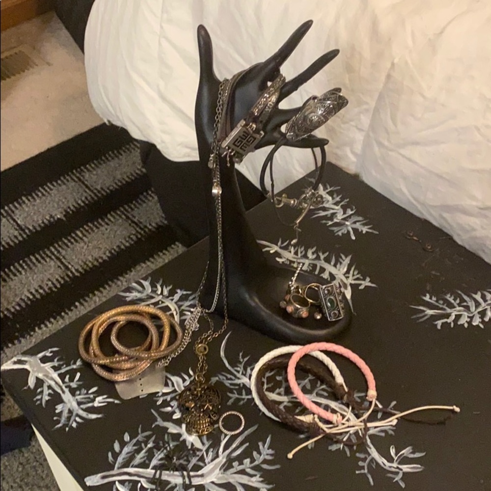 Jewelry hand stand